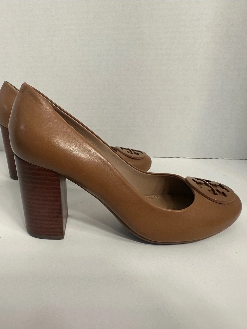 Tory Burch Tan Leather Logo Round-Toe Heels